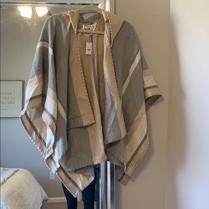 Francesca’s One Size Fits All Poncho with Hood